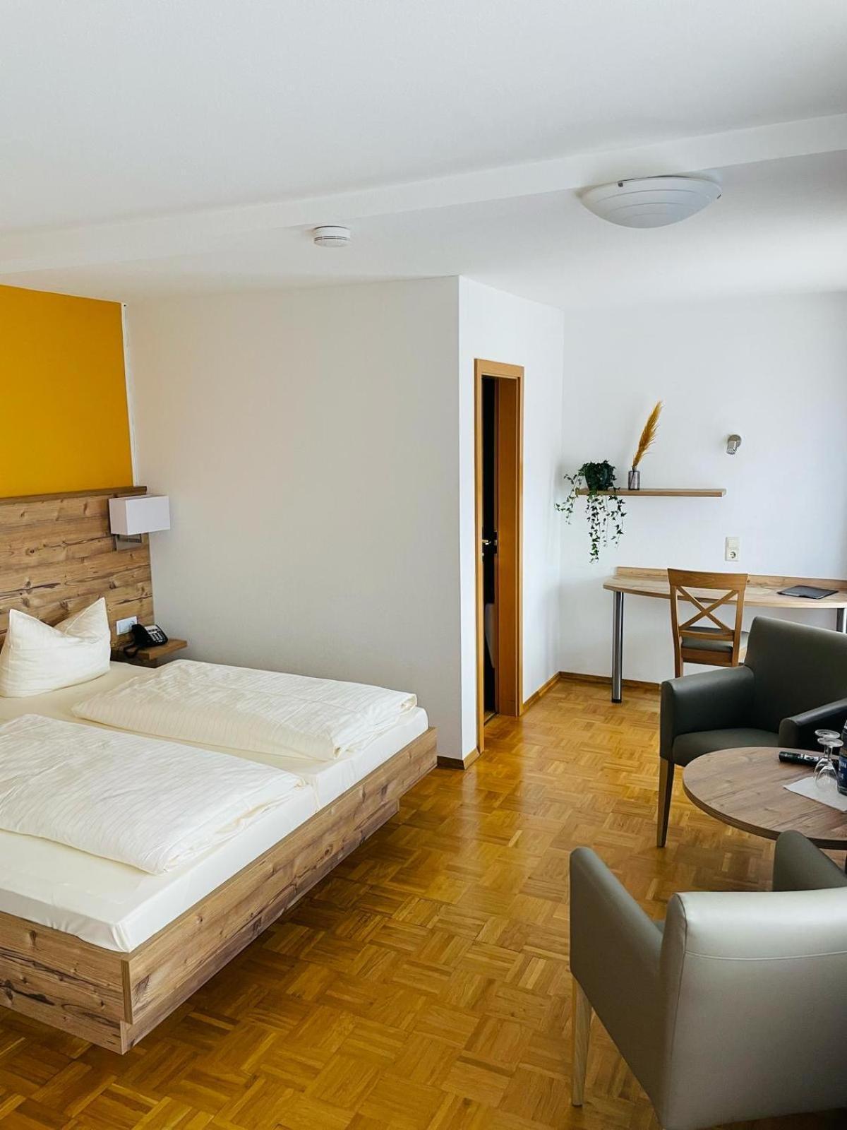 Hotel Traube Loßburg Buitenkant foto
