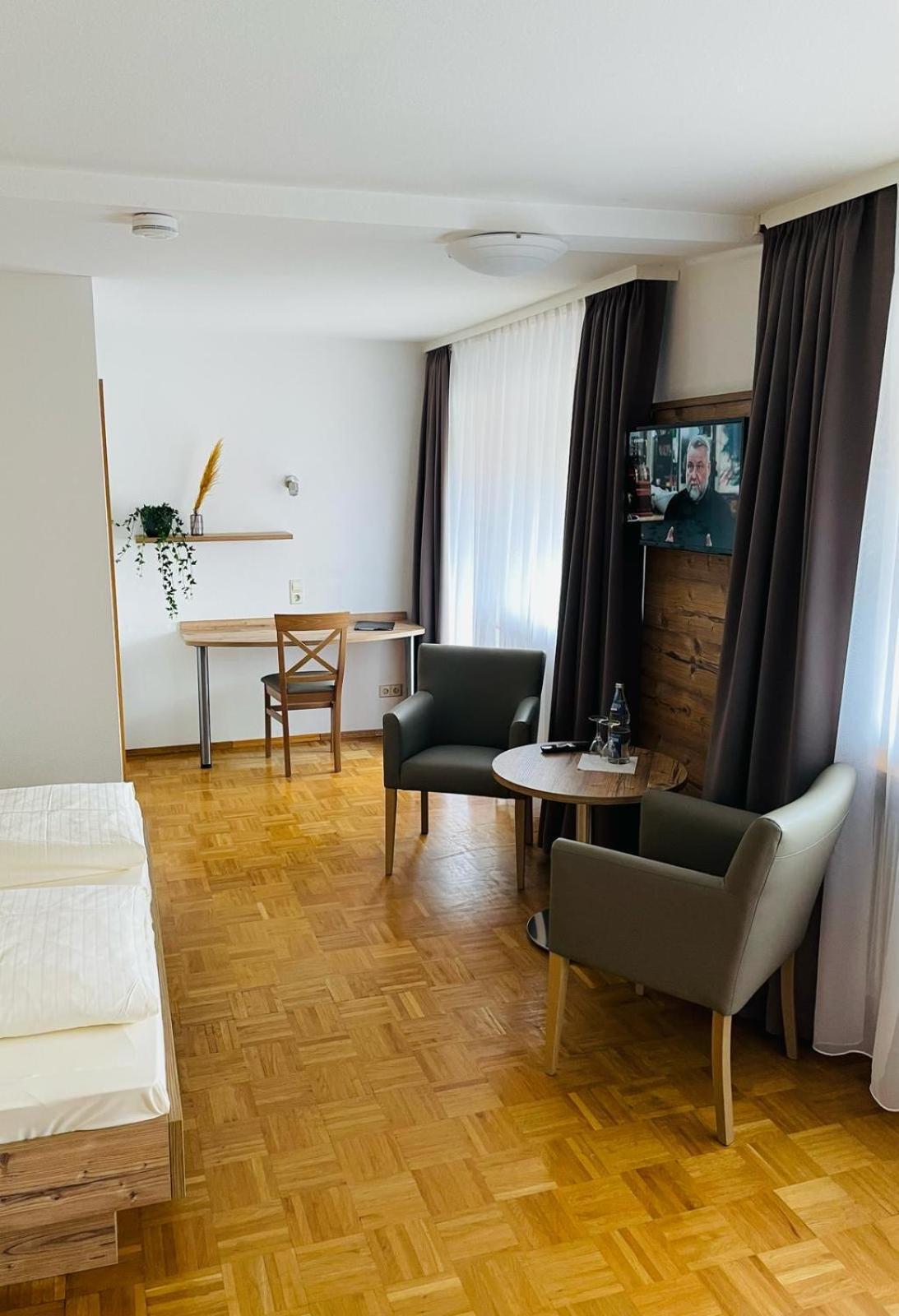 Hotel Traube Loßburg Buitenkant foto